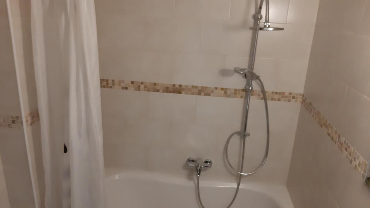 Brussels Louise Studio Apartment ภายนอก รูปภาพ